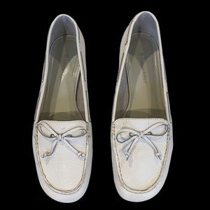 Etienne Aigner White Leather Flats with Bow Detail